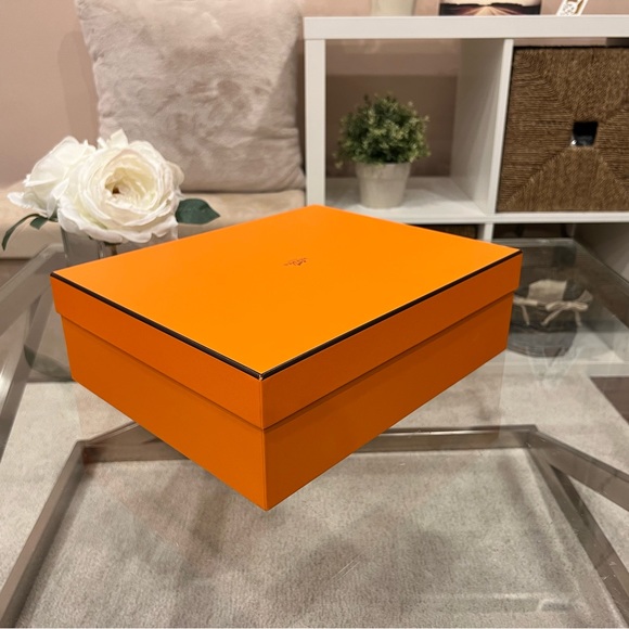 Hermes Gift Box - Picture 4 of 9